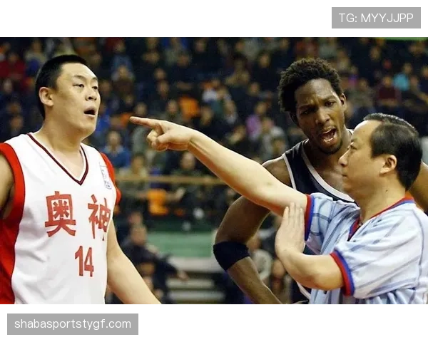 哈基姆·奥拉朱旺背身单打主导进攻效率显著高于同代内线