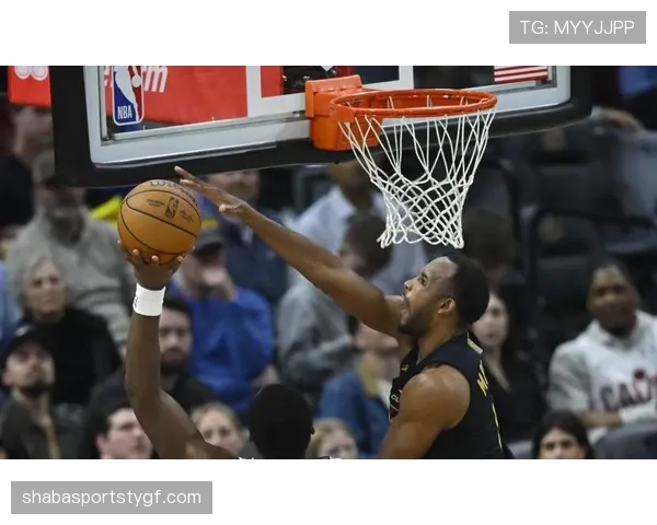 埃文·莫布里挡拆制造高位错位提升防守效率明显拉开差距