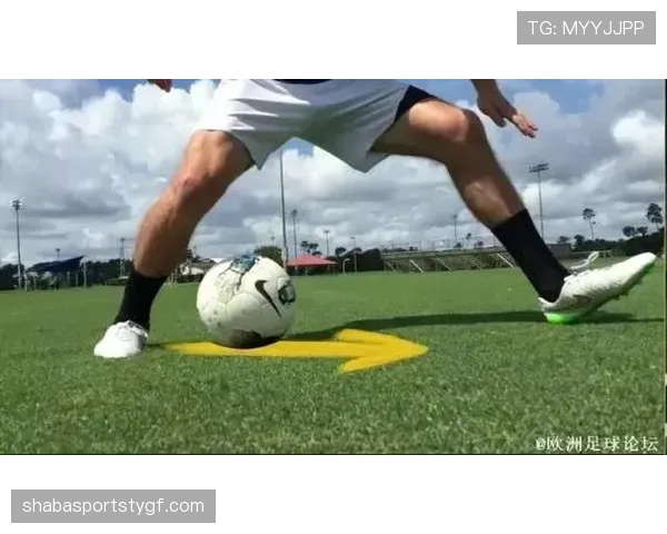 双重触球判罚要点：触球条件与裁判处理