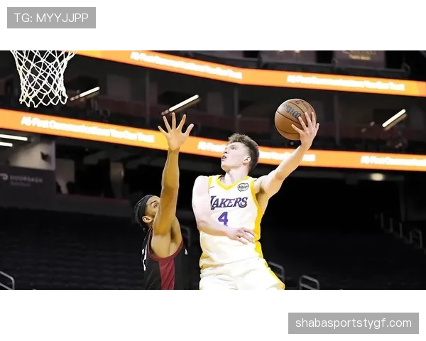 库兹马挡拆拉扯防线提升无球三分效率